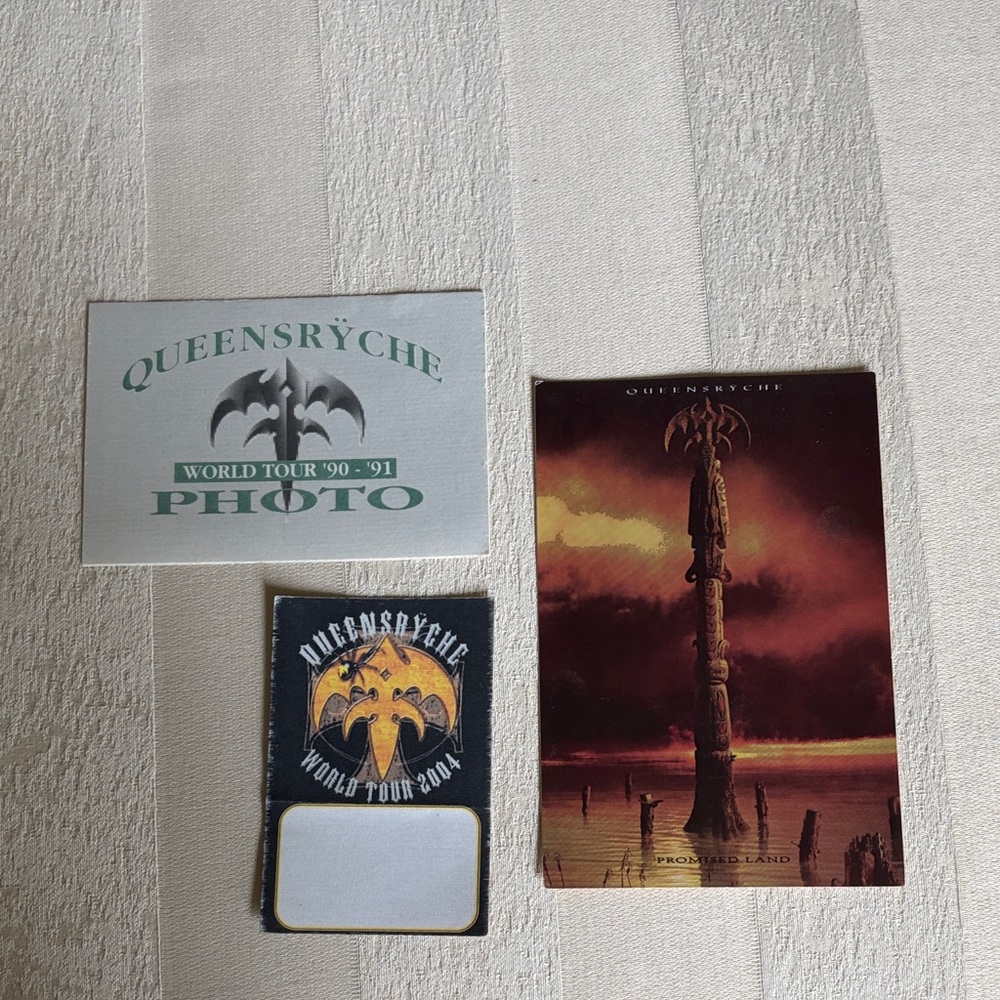 QUEENSRŸCHE Collectible Tour Photo and Pass Set - Brown & Black
